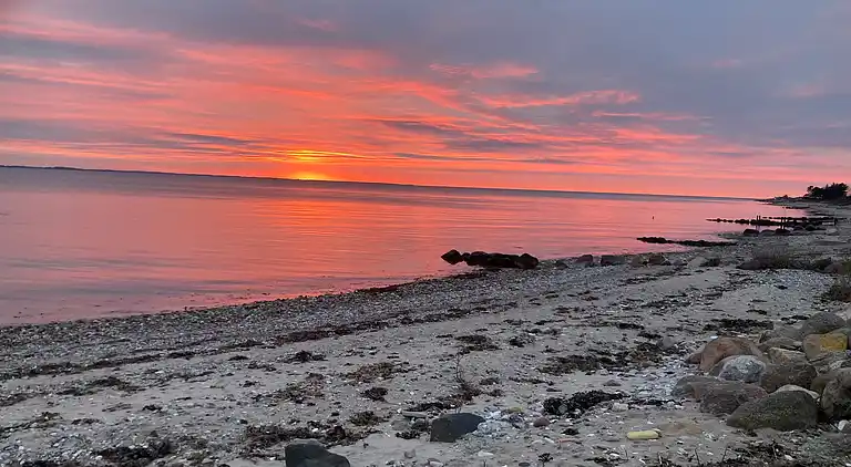 Schönes Ferienhaus auf großem Strandgrundstück