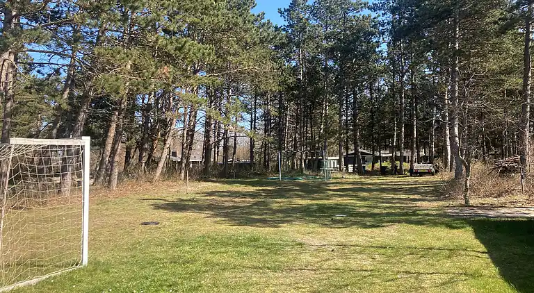 Schönes Ferienhaus auf großem Strandgrundstück
