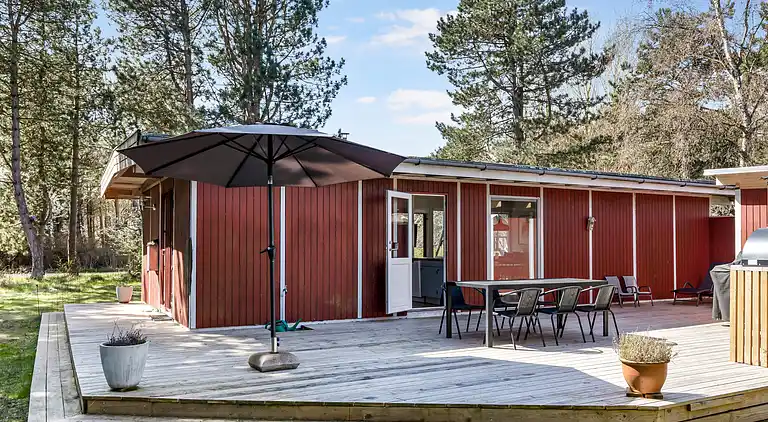 Familievenligt sommerhus tæt på vandet