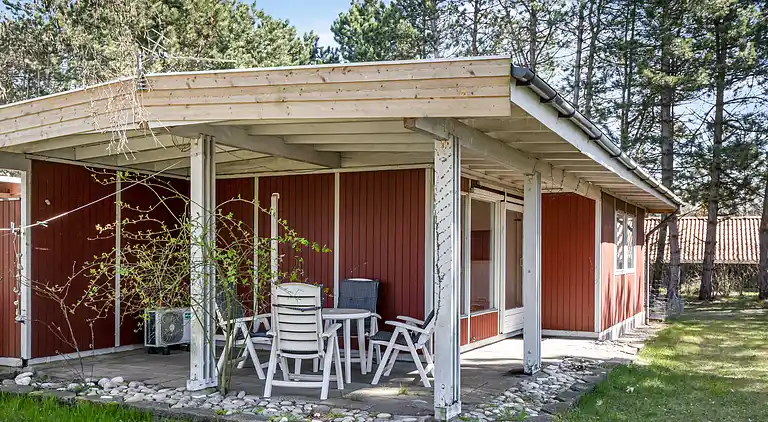 Familievenligt sommerhus tæt på vandet