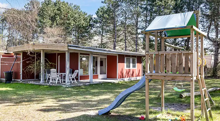 Familievenligt sommerhus tæt på vandet