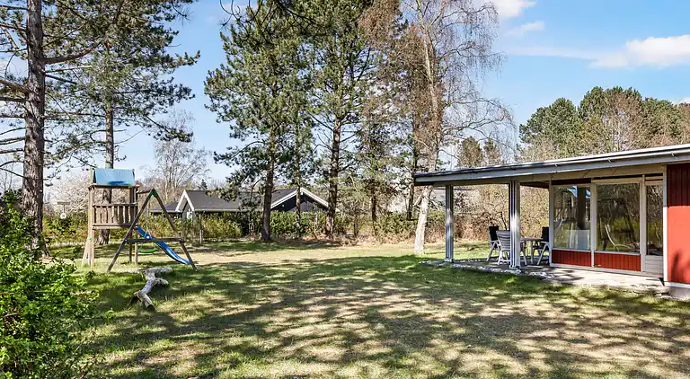 Familievenligt sommerhus tæt på vandet