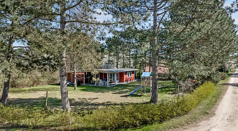 Familievenligt sommerhus tæt på vandet