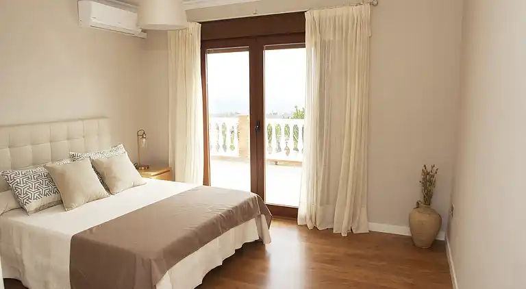 Holiday Home. El Palomar Azul. Pool and sea view