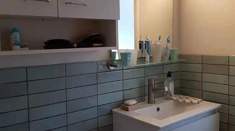 Natursmukt sommerhus nær skov og strand