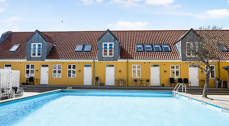 Ferielejlighed med pool på Bornholm