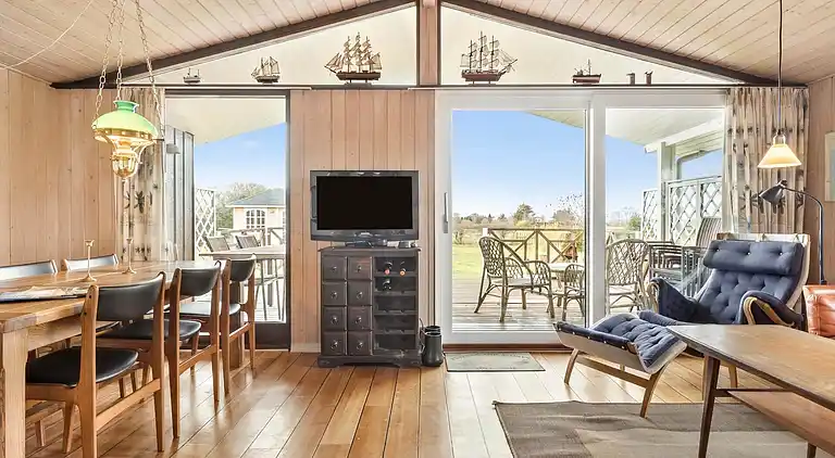 Vakre solnedganger 100 meter fra stranden