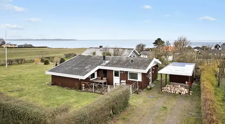 Vakre solnedganger 100 meter fra stranden