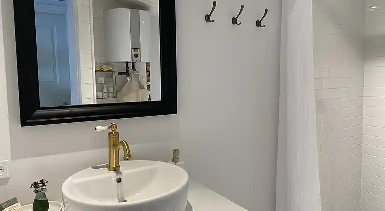 Smukt beliggende sommerhus med havudsigt