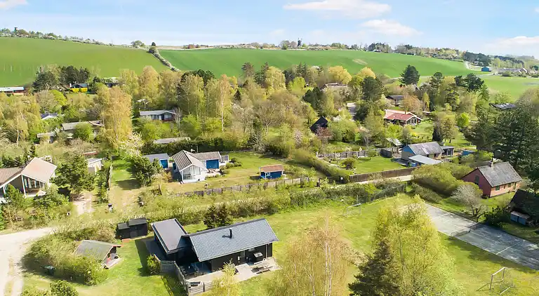 Unikt feriested med tennisbane den aktive familie