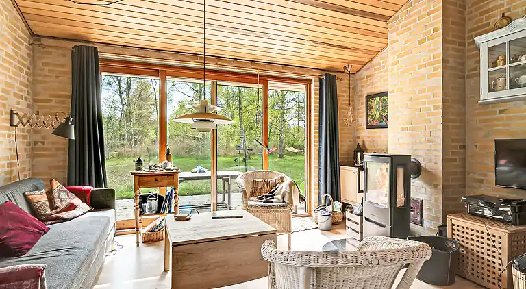 Skønt sommerhus i naturlige omgivelser tæt på hav