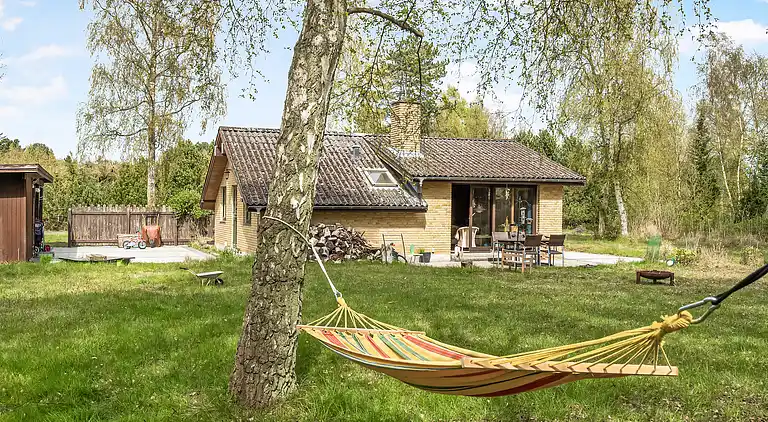 Skønt sommerhus i naturlige omgivelser tæt på hav