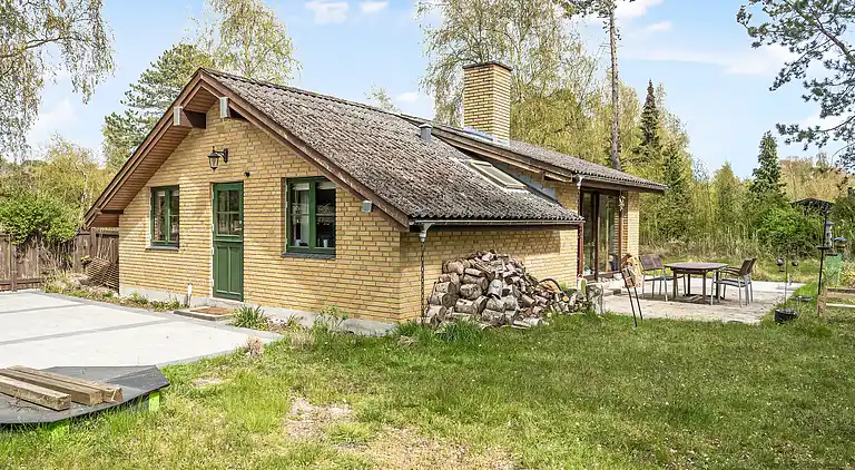 Skønt sommerhus i naturlige omgivelser tæt på hav