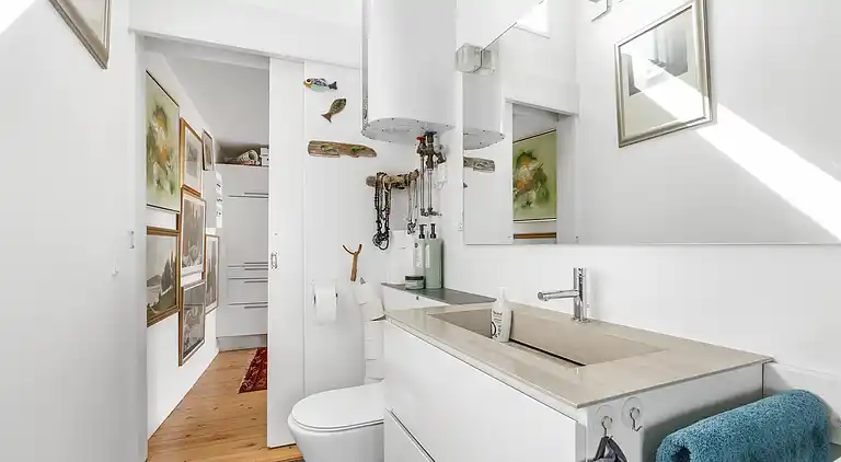 Einladendes Ferienhaus am Strand mit Seeblick