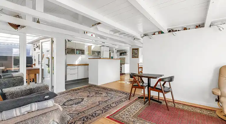 Einladendes Ferienhaus am Strand mit Seeblick