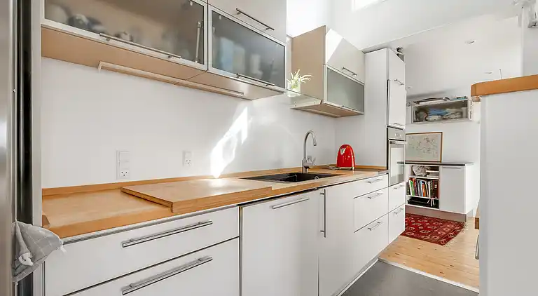 Einladendes Ferienhaus am Strand mit Seeblick