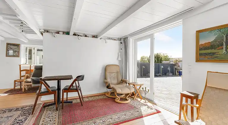 Einladendes Ferienhaus am Strand mit Seeblick