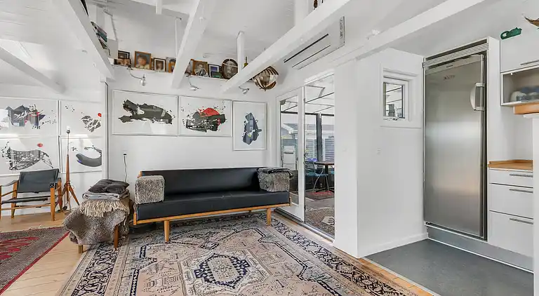 Einladendes Ferienhaus am Strand mit Seeblick