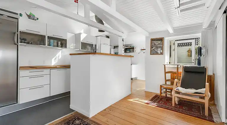 Einladendes Ferienhaus am Strand mit Seeblick