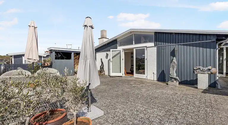 Einladendes Ferienhaus am Strand mit Seeblick