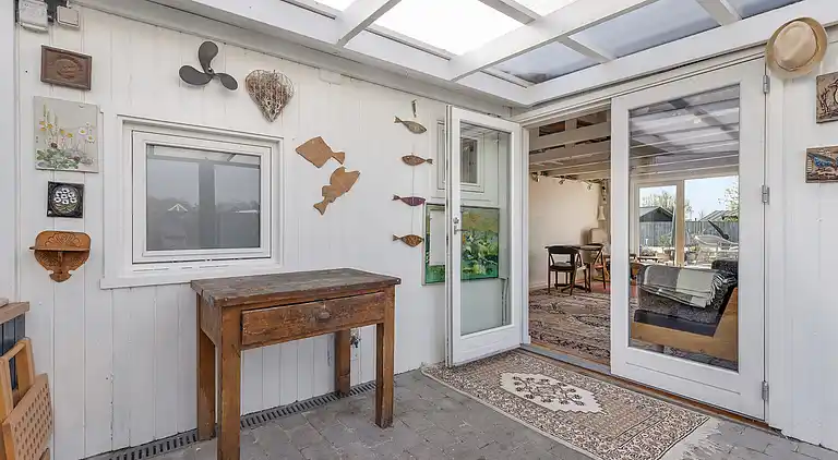 Einladendes Ferienhaus am Strand mit Seeblick