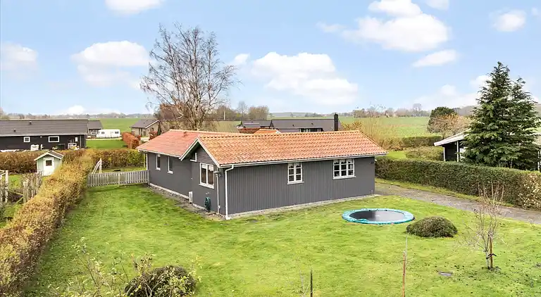 Nydelig sommerhus på stranden ved Tørresø