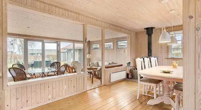 Nydelig sommerhus på stranden ved Tørresø