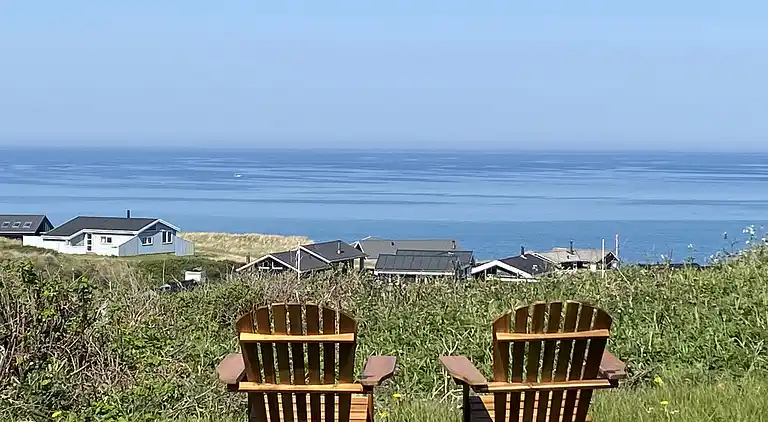 Meerblick und Ladestation für Elektroauto