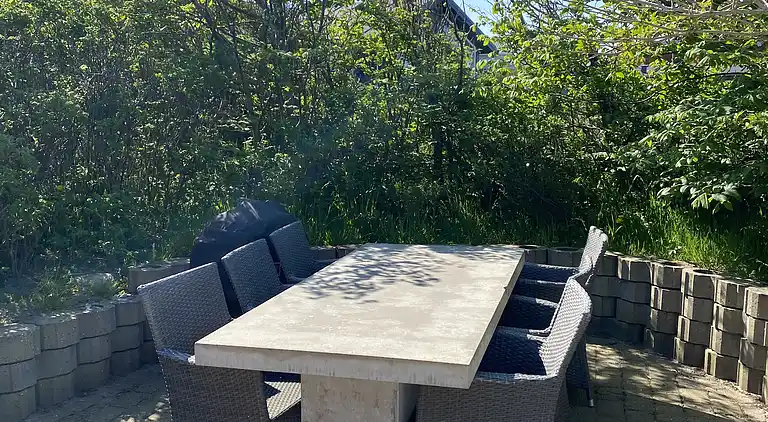 Meerblick und Ladestation für Elektroauto