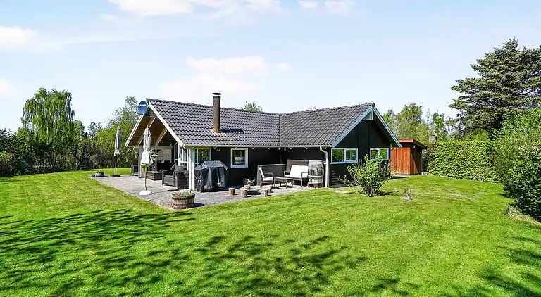 Lyst og indbydende sommerhus i Nordsjælland