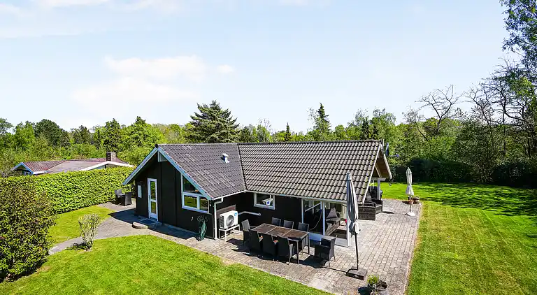 Lyst og indbydende sommerhus i Nordsjælland