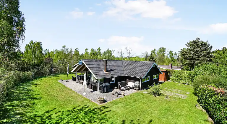 Lyst og indbydende sommerhus i Nordsjælland