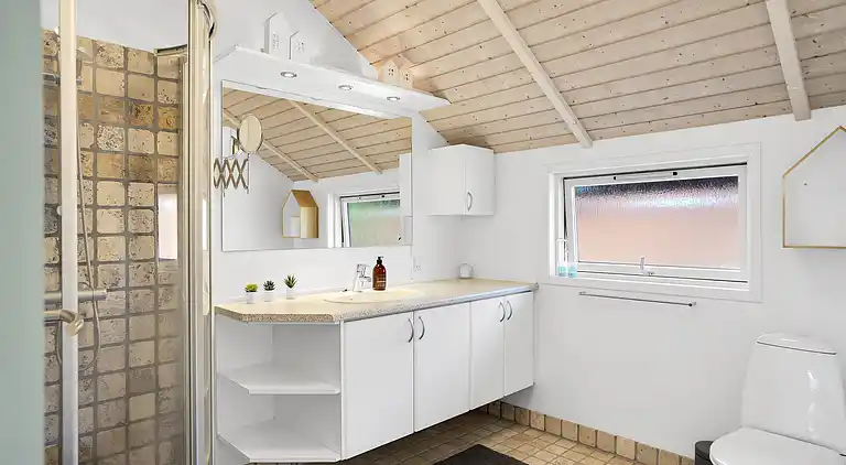 Lyst og indbydende sommerhus i Nordsjælland