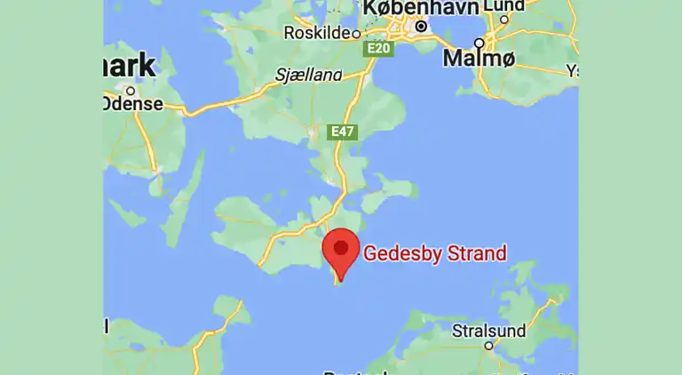 Idyllisk sommerhus nær smuk sandstrand