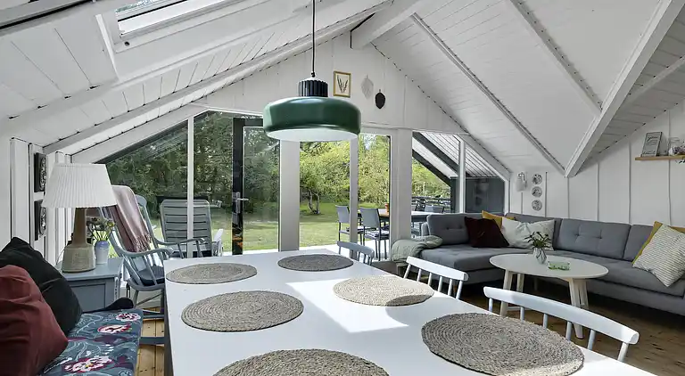 Charmerende sommerhus i Marielyst lyst tæt på strand & skov