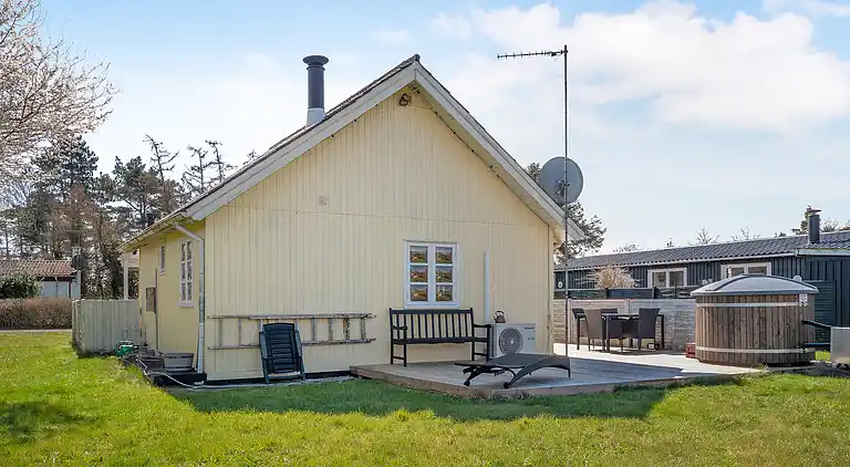Cozy getaway close to the sea