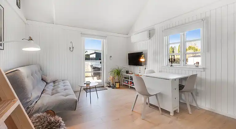 Cozy getaway close to the sea