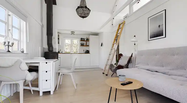 Cozy getaway close to the sea