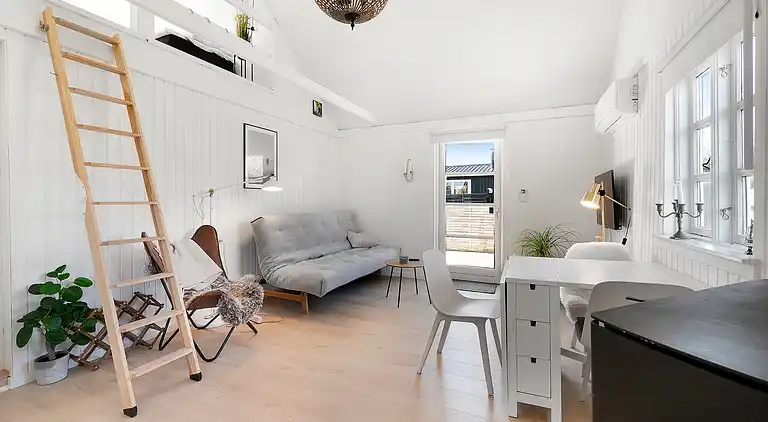 Cozy getaway close to the sea