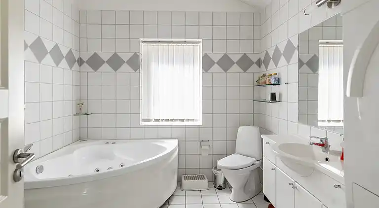 Hyggeligt nyere stort feriehus i Snogebæk