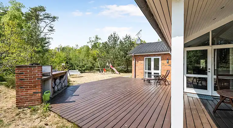 Hyggeligt nyere stort feriehus i Snogebæk