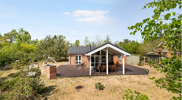Hyggeligt nyere stort feriehus i Snogebæk