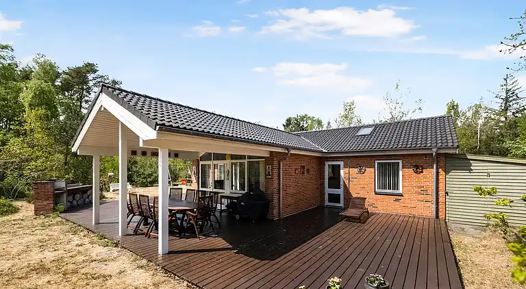 Hyggeligt nyere stort feriehus i Snogebæk
