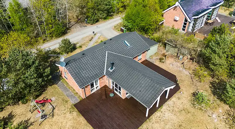 Hyggeligt nyere stort feriehus i Snogebæk