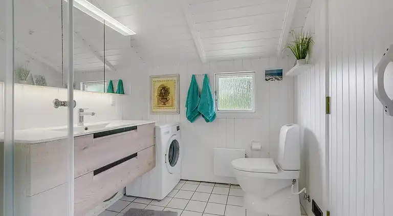 Feriehus med badstue, badestamp og havutsikt