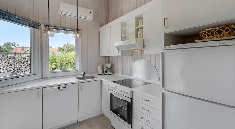 Feriehus med badstue, badestamp og havutsikt