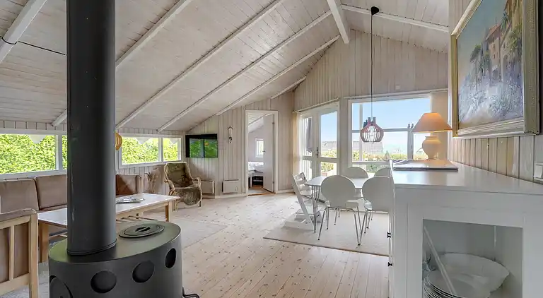 Feriehus med badstue, badestamp og havutsikt