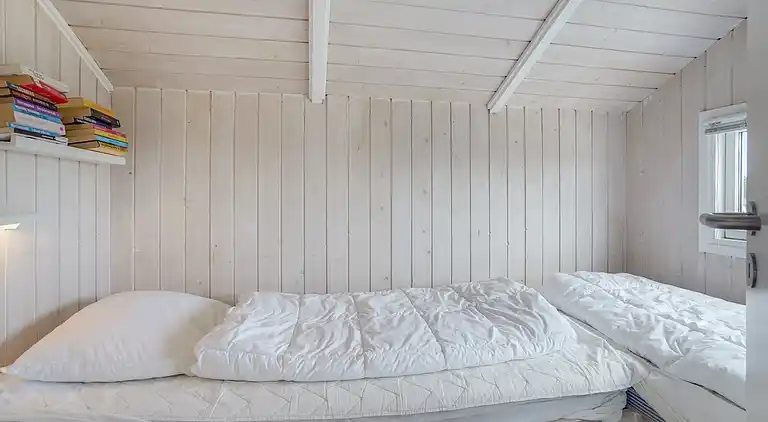 Feriehus med badstue, badestamp og havutsikt