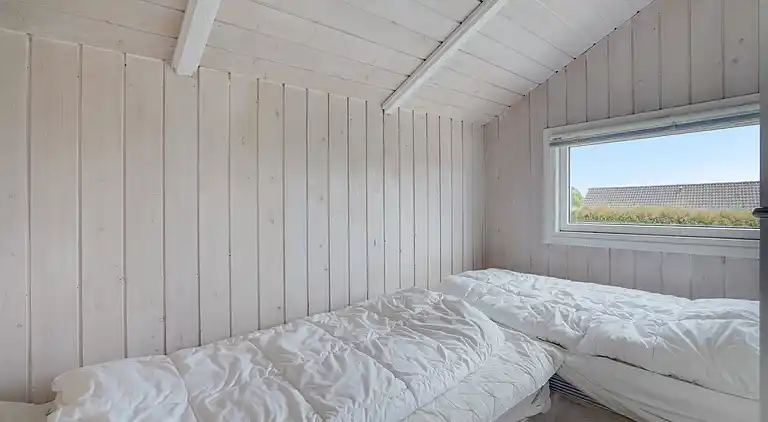 Feriehus med badstue, badestamp og havutsikt