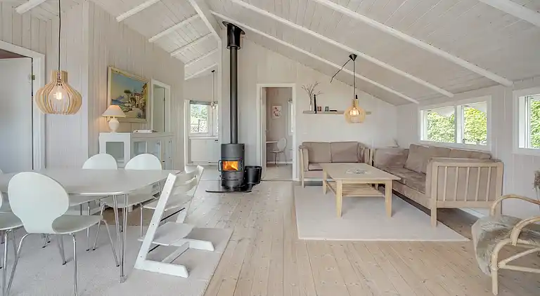 Feriehus med badstue, badestamp og havutsikt